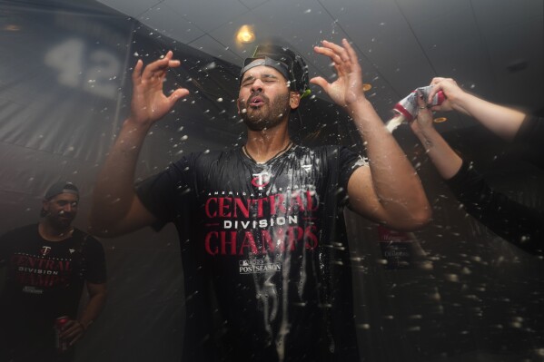 Twins clinch AL Central for 3rd division title in 5 years